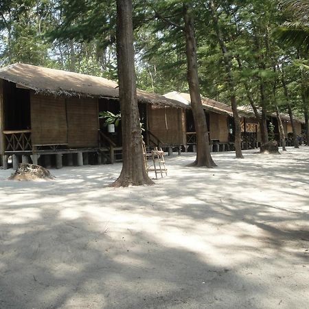 Menjangan Resort Karimunjawa Habitación foto